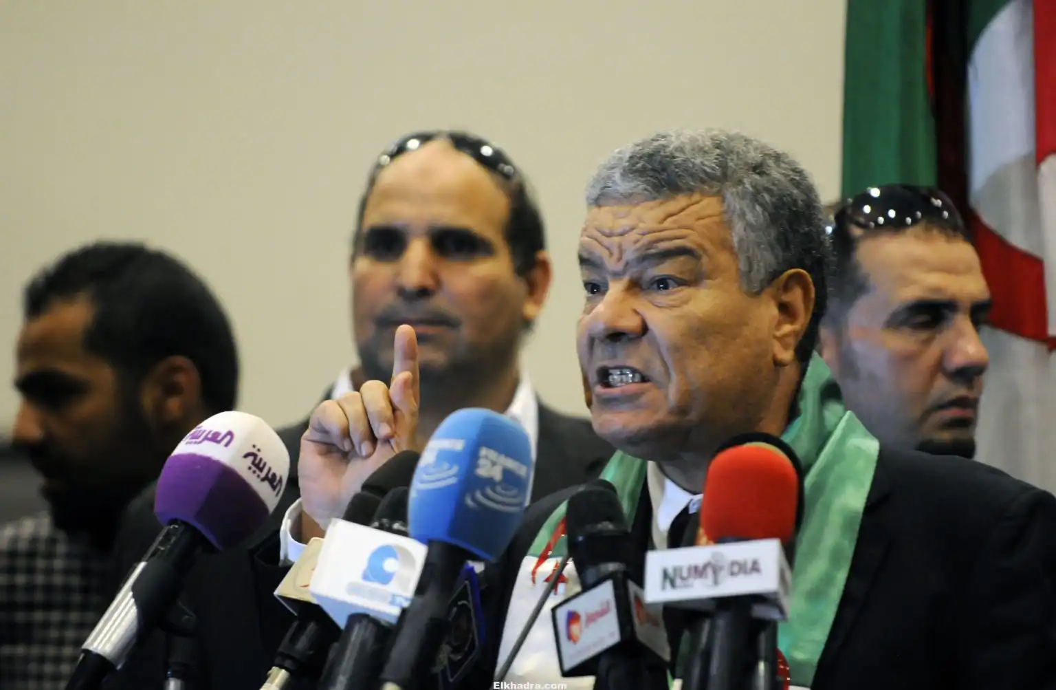 Saâdani dit non à l’initiative de Mokri : « le FLN refuse de jouer le rôle du facteur »