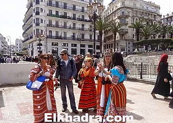 Alger : Superbe festival de couleurs des robes berbères ! 17