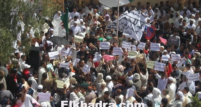 شاهد .. جزائريون ينتفضون ضد "عمارة بن يونس" و يخرجون للشارع رفضا لتحرير تجارة الخمور 1