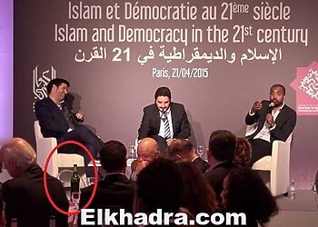 Vin rouge sur les tables pour le dîner de lancement de la réforme de l’islam de Bajrafil et Marquardt 10