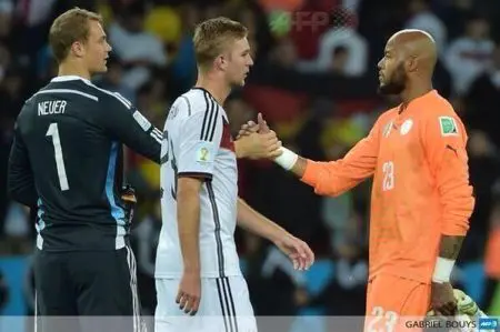 USMAlger : M’bolhi proche d’un accord