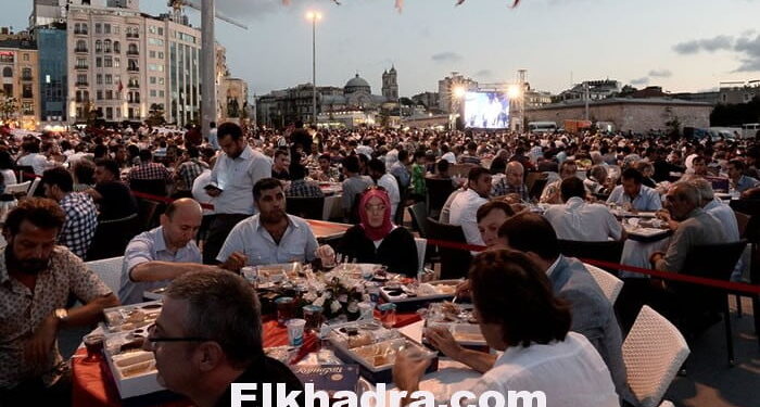 لحظات إفطار المسلمين حول العالم بـ 19 صورة رائعة 1