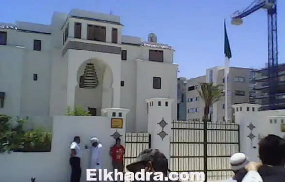 السفارة الجزائرية تؤكد عدم وجود ضحايا جزائريين في الهجوم على منتجع بتونس