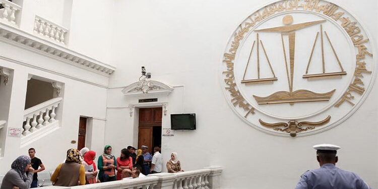 طالبة بكالوريا تجر عشيقها إلى سرقة مليار ونصف من عمها 1