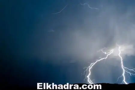 صاعقة رعدية تودي بحياة طفل وجرح اخربسكيكدة