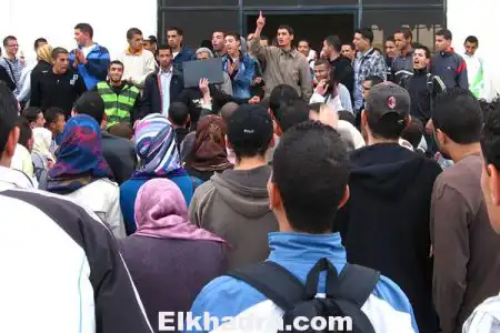 كمبيوتر محمول وإنترنت لكلّ طالب وتقليص الحجم الساعي للدراسة