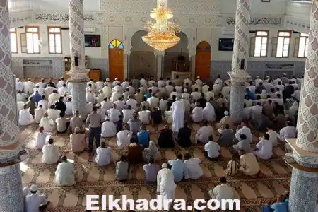 الوزارة تلزم الأئمة بأدائها إذا كان الإفطار الجمعة سلفيون يطالبون بإلغاء صلاة الجمعة يوم العيد!