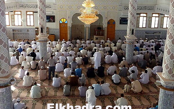 ‬الوزارة تلزم الأئمة بأدائها إذا كان الإفطار‮ الجمعة سلفيون‮ ‬يطالبون بإلغاء صلاة الجمعة‮ ‬يوم العيد‮!‬ 1