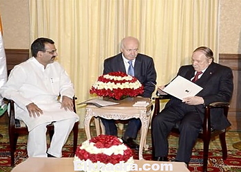 Le président Bouteflika reçoit l'envoyé spécial du Premier ministre indien 15