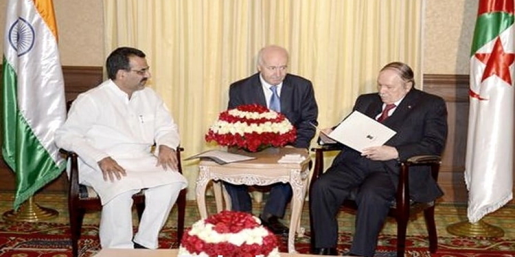 Le président Bouteflika reçoit l'envoyé spécial du Premier ministre indien 1