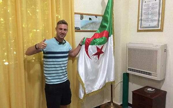 بالصور.. الرحالة العالمي Johnny Ward ذهل من جمال الجزائر و تسامح الشعب وخاض تجربة الصيام 1