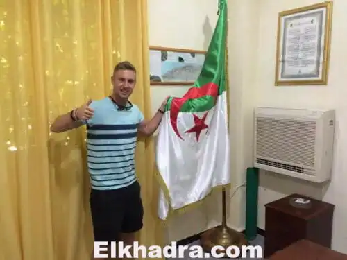 بالصور.. الرحالة العالمي Johnny Ward ذهل من جمال الجزائر و تسامح الشعب وخاض تجربة الصيام