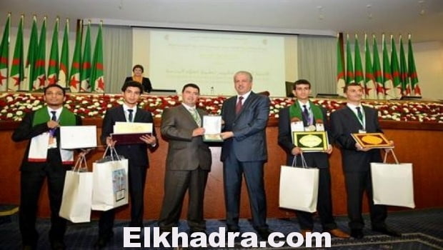 الوزير الأول يكرم التلاميذ المتفوقين في الاولمبياد العالمية للرياضيات 1