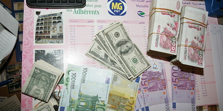 الدينار ينهار بـ 30 بالمائة لأول مرة منذ الاستقلال! 1