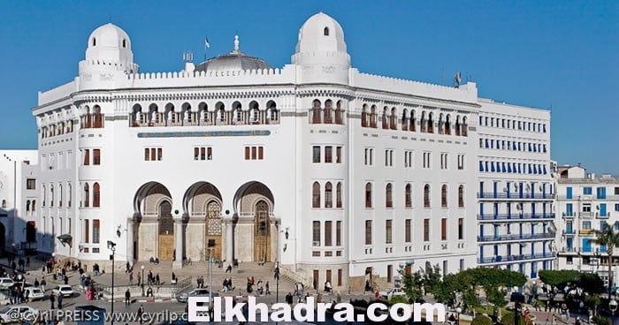 السلطات تغلق البريد المركزي لتحويله إلى متحف.. دون إخطار العمال 1