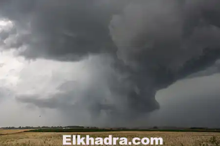 نشرية خاصة تحذر من تساقط أمطار غزيرة و رعود ورياح قوية مرفوقة بتطاير للرمال