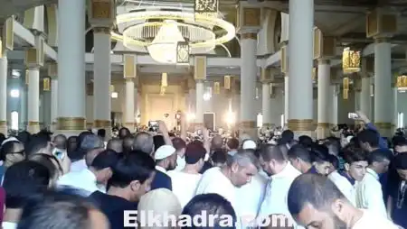 20.000 مصلي يؤدون صلاة التراويح في المسجد الكبير بوهران