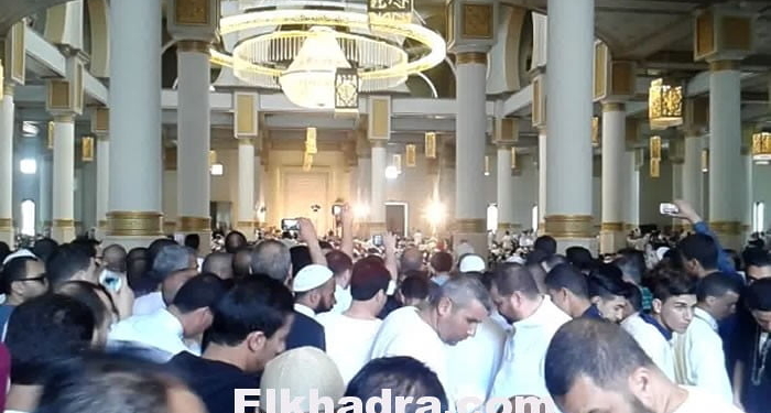 20.000 مصلي يؤدون صلاة التراويح في المسجد الكبير بوهران 1