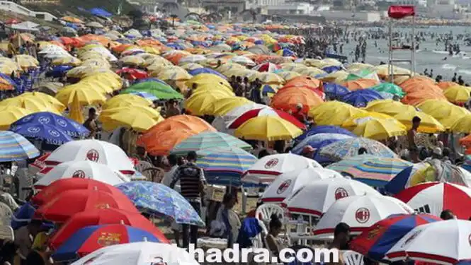 مواقف فوضوية بـ100 دينار والشمسيات تغزو شواطئ بجيجل