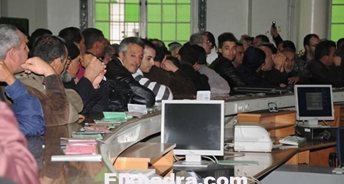كميات كبيرة من الأموال سحبها الجزائريون منذ بداية رمضان.... 1