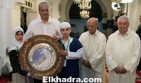 بالصور: تكريم الفائزين الاوائل في مسابقة الجزائر الدولية لحفظ القرآن وتفسيره