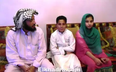 معتقل سابق في غوانتنامو يلتقي بأولاده وزوجته الباكستانية في بشار بعد 12 سنة