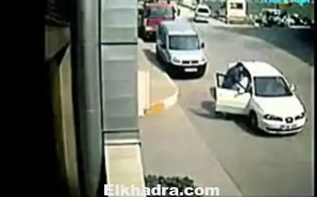 سيدة تبهدل زوجها في الشارع وتتهمه بمحاولة اختطافها في سطيف
