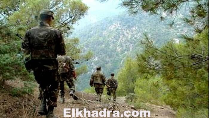 Découverte d'une casemate et de deux ateliers de fabrication de bombes artisanales à Jijel (MDN) 2 arme-28-8-20155-44