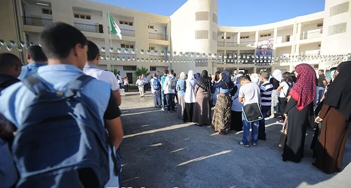 أولياء التلاميذ يجمعون التوقيعات لاستبدال الفرنسية بالإنجليزية في الابتدائي 1