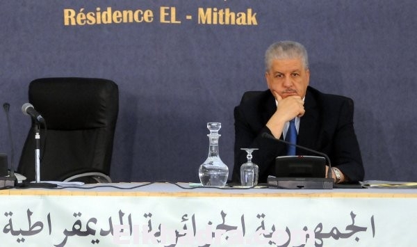 الوزير الأول عبد المالك سلال يتحدث عن "خليفة بوتفليقة" في كرسي قصر المرادية.. 1