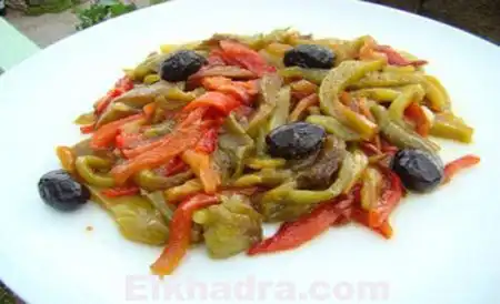 Salade au poivron grillé