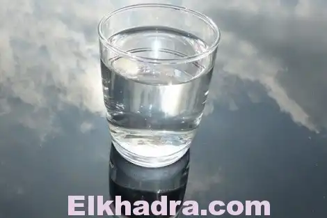 هذا ما يحدثُ بجسدك عند شرب الماء الدافئ صباحاً