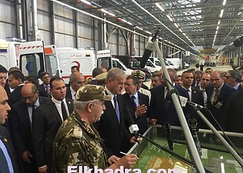 Sellal entame sa visite de travail à Tiaret par l'inspection de l'usine Mercedes-Benz 2