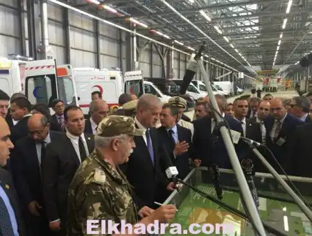Sellal entame sa visite de travail à Tiaret par l’inspection de l’usine Mercedes-Benz