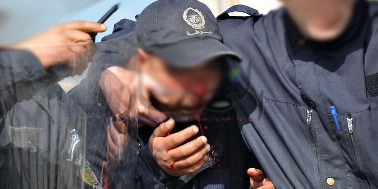 مواطن يكسر فك عميد شرطة طلب منه الكف عن الكلام البذيء في رمضان 1
