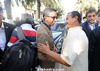 Photo : La poignée de main entre Ali Haddad et Abdelhak Layada, ancien chef du GIA 6