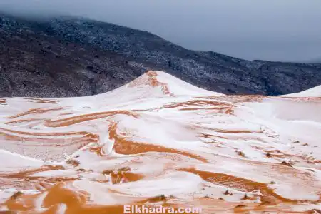 Algérie : la neige s’invite dans le Sahara