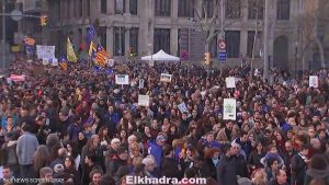 برشلونة تشهد أكبر تظاهرة بأوروبا دعما للاجئين 2