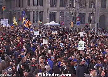 برشلونة تشهد أكبر تظاهرة بأوروبا دعما للاجئين 6