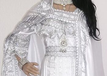 PHOTOS : Robe kabyle blanc argent avec burnous 1