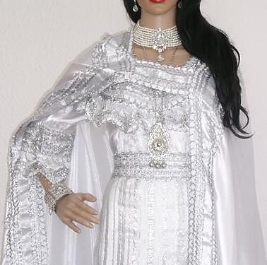 PHOTOS : Robe kabyle blanc argent avec burnous 1