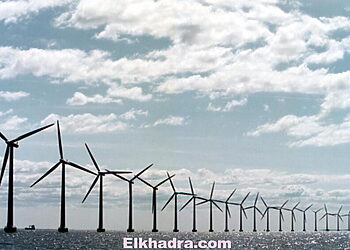 (FILES) - A picture taken 06 May 2001 shows the world's largest offshore wind farm, Middelgrunden Windmill Farm, located in the Oeresund, three km from Copenhagen harbour. French companies EDF and  Alstom secured the tender to install hundreds of offshore wind turbines along the french coast, on April 6, 2012.      AFP PHOTO FILES SCANPIX SOEREN BIDSTRUP (Photo credit should read SOEREN BIDSTRUP/AFP/Getty Images)