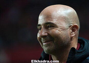 Sevilla's Argentinian head coach Jorge Sampaoli smiles before the Spanish league football match Sevilla FC vs FC Barcelona at the Ramon Sanchez Pizjuan stadium in Sevilla on November 6, 2016. / AFP / JORGE GUERRERO        (Photo credit should read JORGE GUERRERO/AFP/Getty Images)