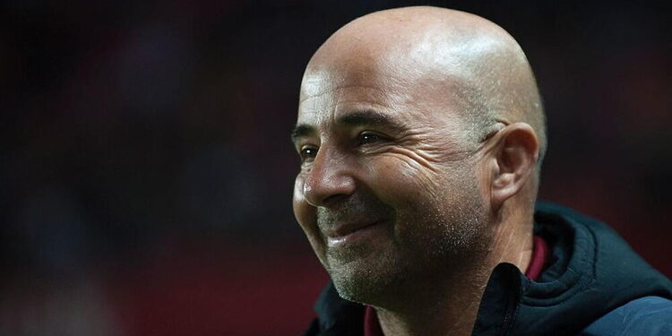 Sevilla's Argentinian head coach Jorge Sampaoli smiles before the Spanish league football match Sevilla FC vs FC Barcelona at the Ramon Sanchez Pizjuan stadium in Sevilla on November 6, 2016. / AFP / JORGE GUERRERO        (Photo credit should read JORGE GUERRERO/AFP/Getty Images)