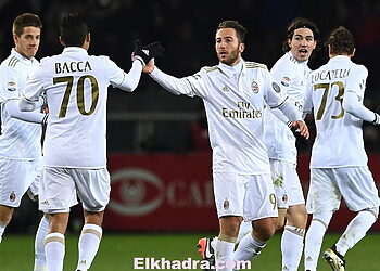TURIN, ITALY - JANUARY 16:  Andrea Bertolacci (R) of AC Milan celebrates his goal with team mate Carlos Bacca during the Serie A match between FC Torino and AC Milan at Stadio Olimpico di Torino on January 16, 2017 in Turin, Italy.  (Photo by Valerio Pennicino/Getty Images)