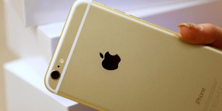 OREM, UT - SEPTEMBER 18: The back of an Apple iPhone 6 Plus gold, is shown here at a Verizon store on September 18, 2014 in Orem, Utah. Apples new iPhone 6's go on sale tomorrow September 20, 2014. (Photo by George Frey/Getty Images