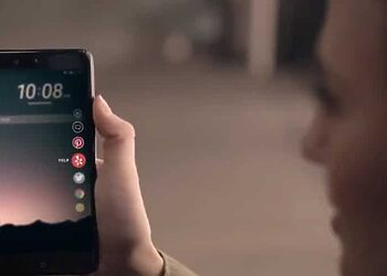 HTC U هاتف ذكي بإطار جانبي مزود بحساسات 2