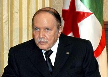 Bouteflika «condamne avec force» l'attentat terroriste ayant ciblé la France 2