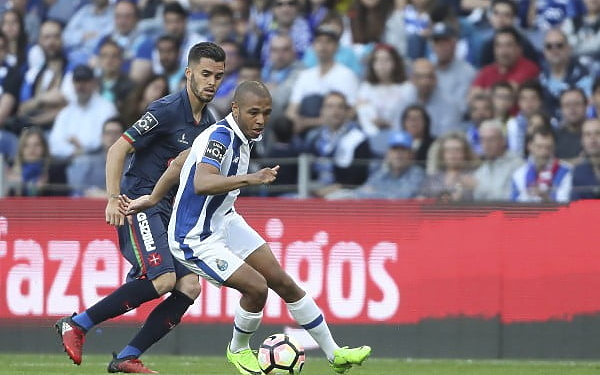 Portugal : 2 matches de suspension pour Brahimi 1
