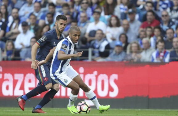Portugal : 2 matches de suspension pour Brahimi 2